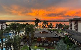 Life Resort beira lago próx a esplanada